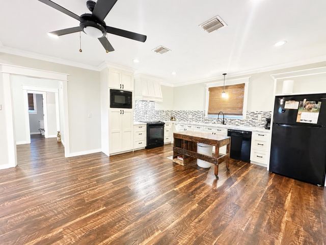 146 W 4th St, Larose, LA 70373