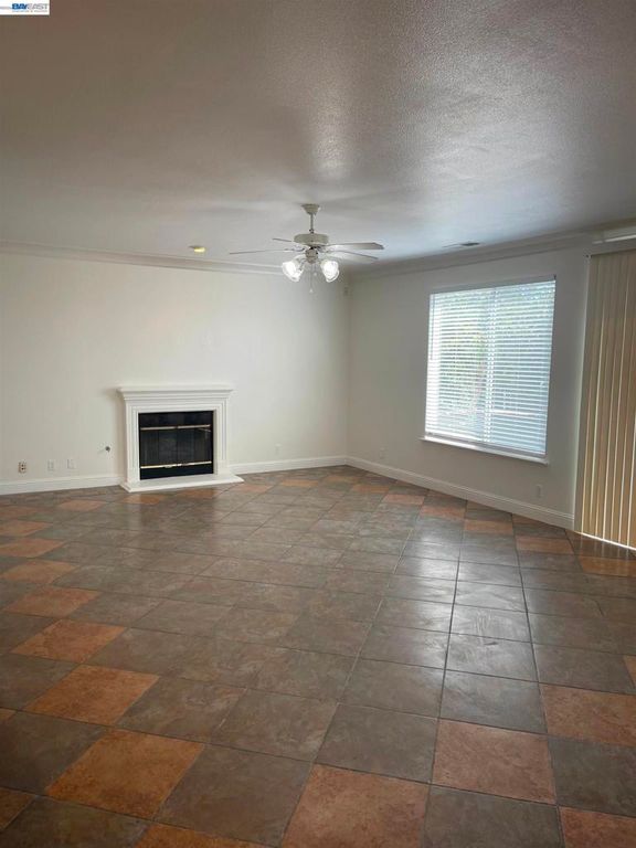 Image 11 of property listing at 2432 Tennis Ln, Tracy, CA 95377