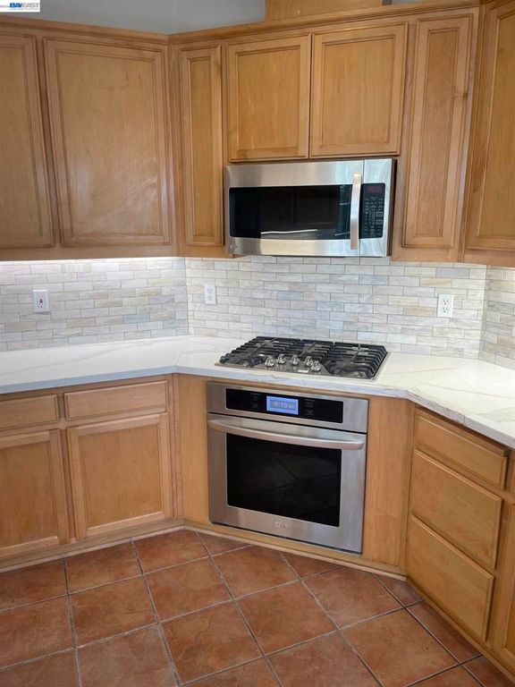 Image 14 of property listing at 2432 Tennis Ln, Tracy, CA 95377