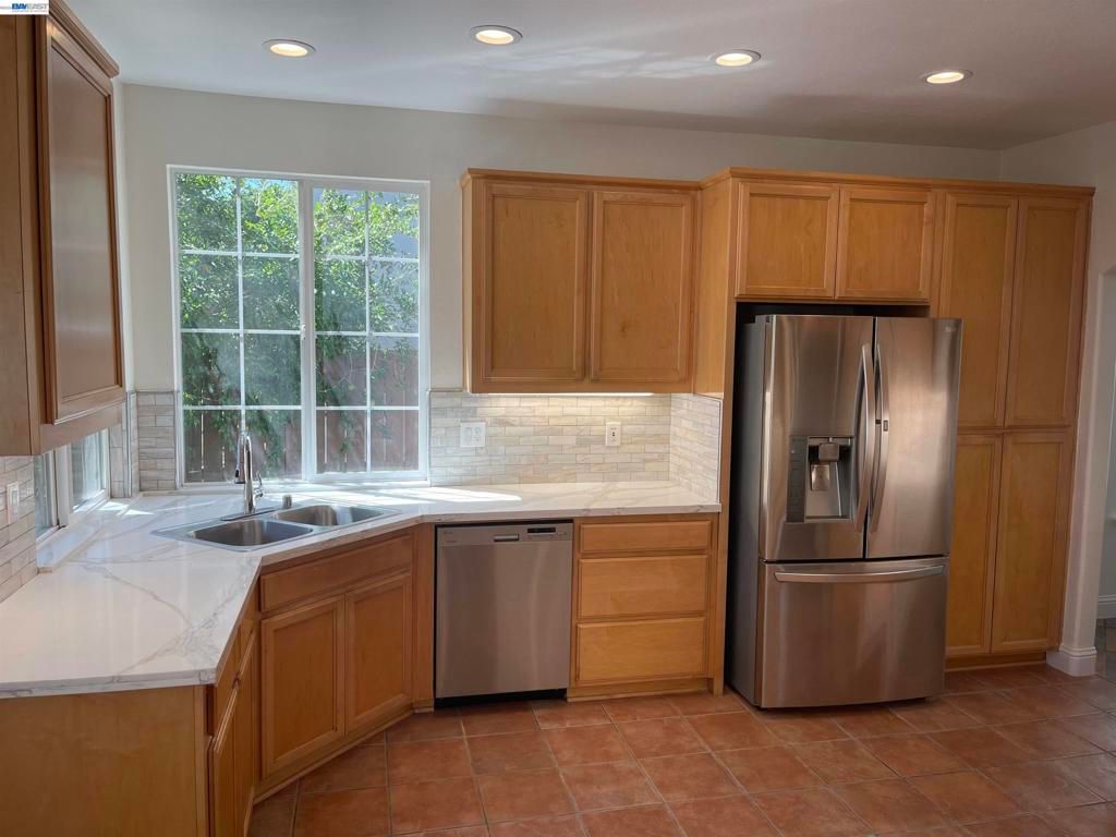 Image 15 of property listing at 2432 Tennis Ln, Tracy, CA 95377