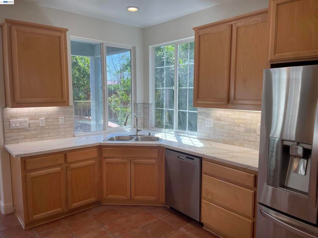 Image 16 of property listing at 2432 Tennis Ln, Tracy, CA 95377