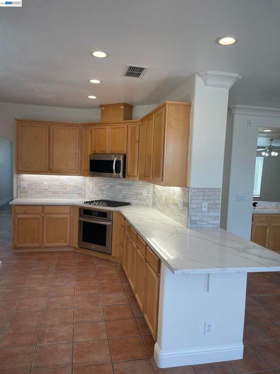 Image 17 of property listing at 2432 Tennis Ln, Tracy, CA 95377