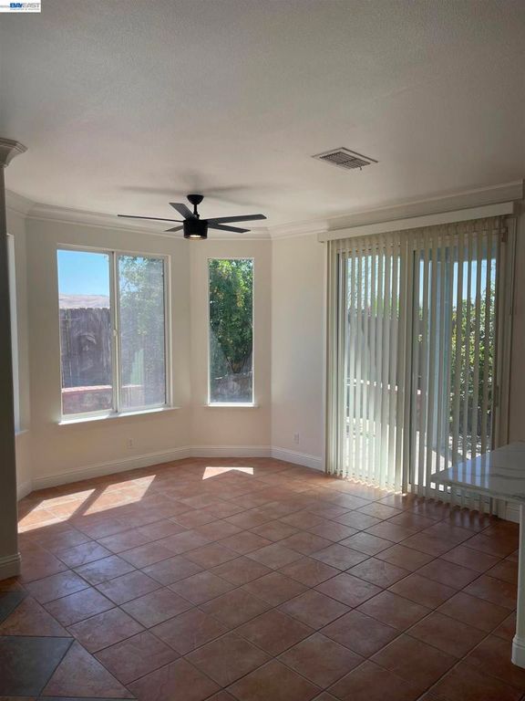 Image 22 of property listing at 2432 Tennis Ln, Tracy, CA 95377