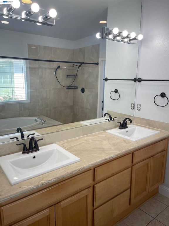 Image 23 of property listing at 2432 Tennis Ln, Tracy, CA 95377