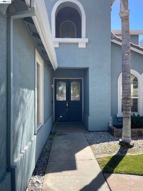 Image 3 of property listing at 2432 Tennis Ln, Tracy, CA 95377