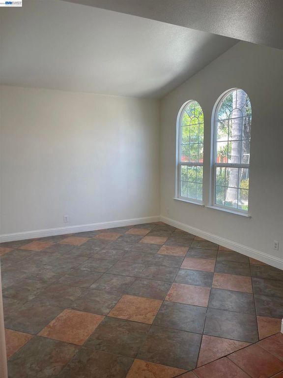 Image 5 of property listing at 2432 Tennis Ln, Tracy, CA 95377