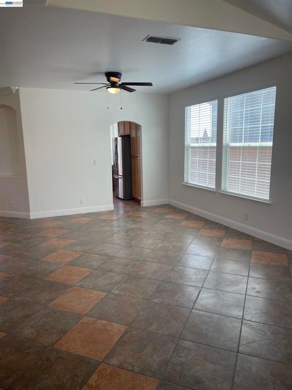 Image 6 of property listing at 2432 Tennis Ln, Tracy, CA 95377