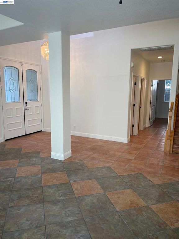 Image 7 of property listing at 2432 Tennis Ln, Tracy, CA 95377