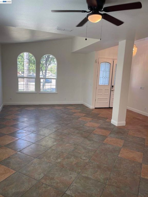 Image 8 of property listing at 2432 Tennis Ln, Tracy, CA 95377