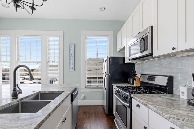 1514 15th St Up Street, Galveston, TX 77550