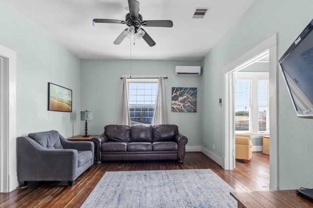 1514 15th St Up Street, Galveston, TX 77550