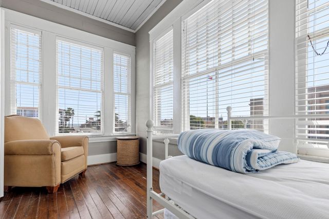 1514 15th St Up Street, Galveston, TX 77550