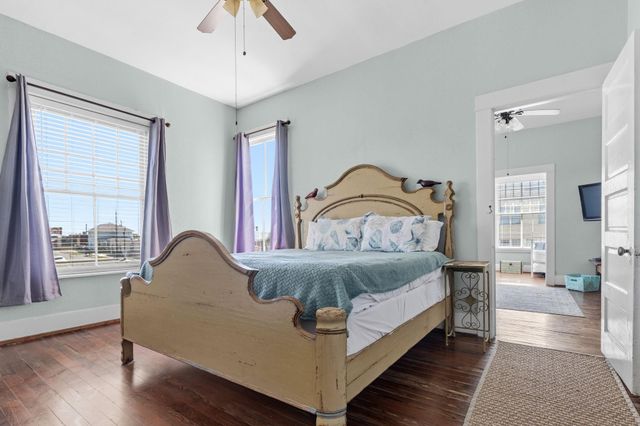 1514 15th St Up Street, Galveston, TX 77550