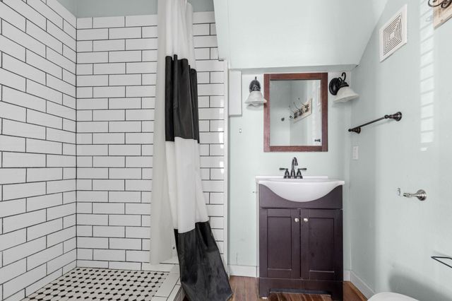 1514 15th St Up Street, Galveston, TX 77550