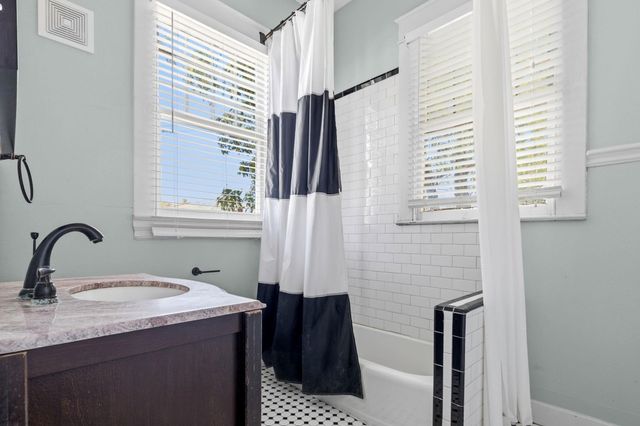 1514 15th St Up Street, Galveston, TX 77550