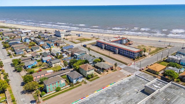 1514 15th St Up Street, Galveston, TX 77550