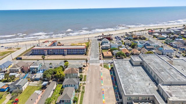 1514 15th St Up Street, Galveston, TX 77550