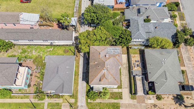 1514 15th St Up Street, Galveston, TX 77550