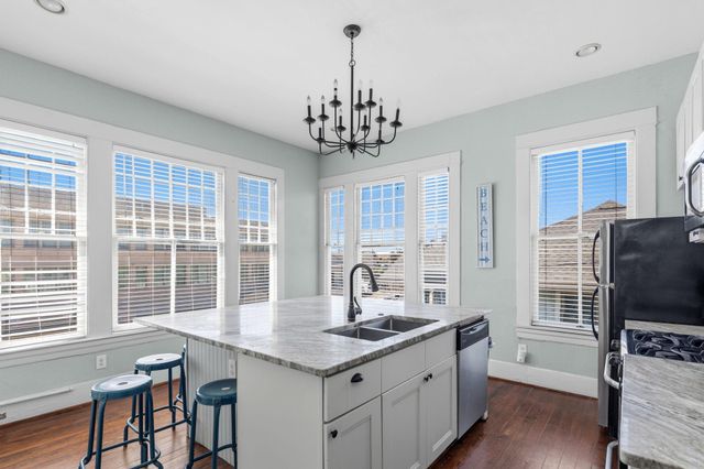 1514 15th St Up Street, Galveston, TX 77550