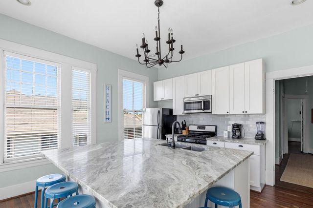 1514 15th St Up Street, Galveston, TX 77550