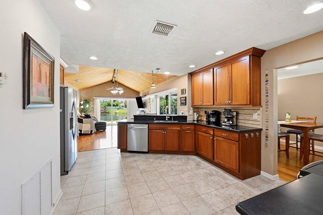 1401 SW 28th Terrace, Deerfield Beach, FL 33442