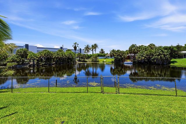 1401 SW 28th Terrace, Deerfield Beach, FL 33442