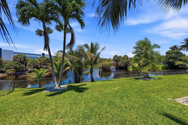 1401 SW 28th Terrace, Deerfield Beach, FL 33442