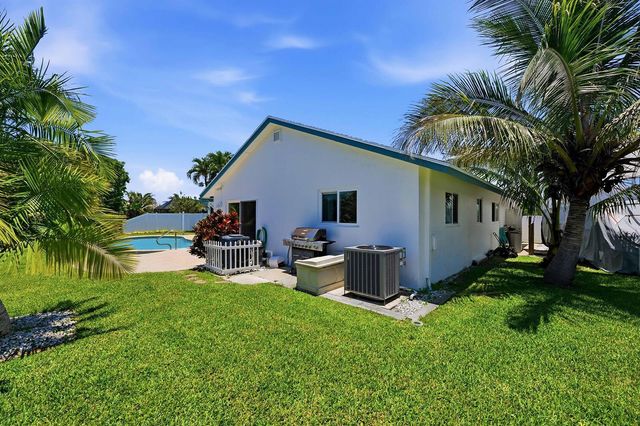 1401 SW 28th Terrace, Deerfield Beach, FL 33442