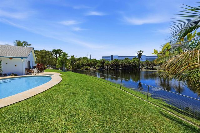 1401 SW 28th Terrace, Deerfield Beach, FL 33442