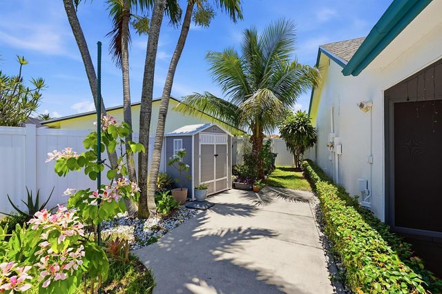 1401 SW 28th Terrace, Deerfield Beach, FL 33442
