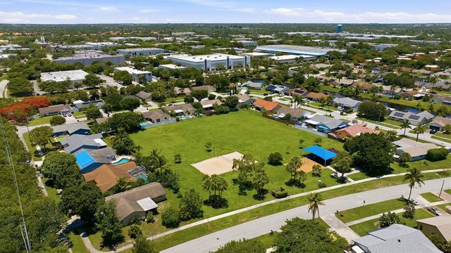 1401 SW 28th Terrace, Deerfield Beach, FL 33442