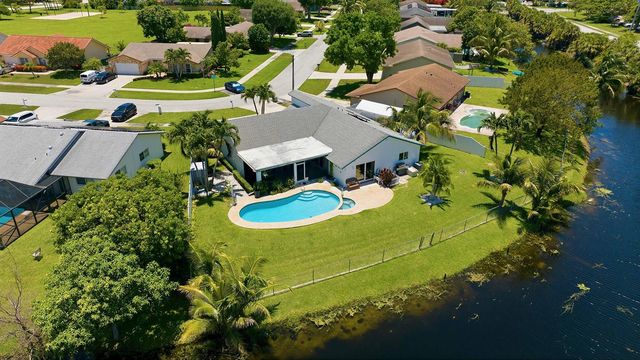1401 SW 28th Terrace, Deerfield Beach, FL 33442