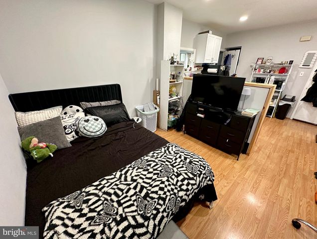 823 CHRISTIAN ST, Philadelphia, PA 19147