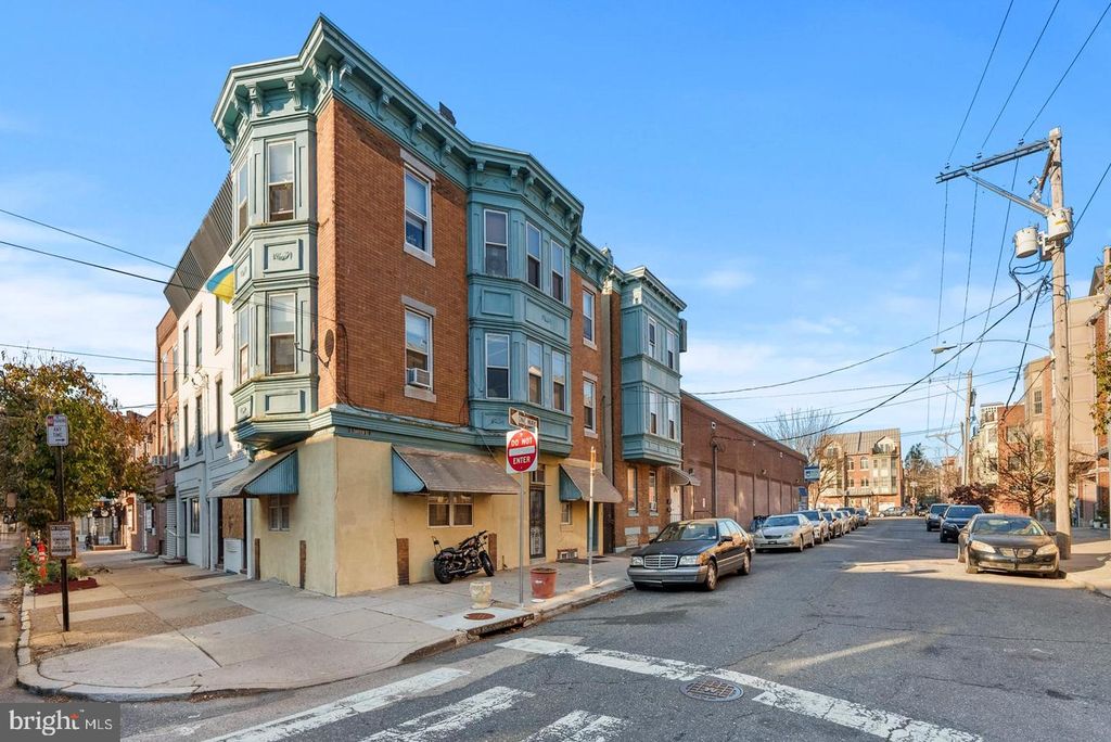 823 CHRISTIAN ST, Philadelphia, PA 19147