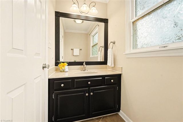 3908 Sandlewood Road, High Point, NC 27265