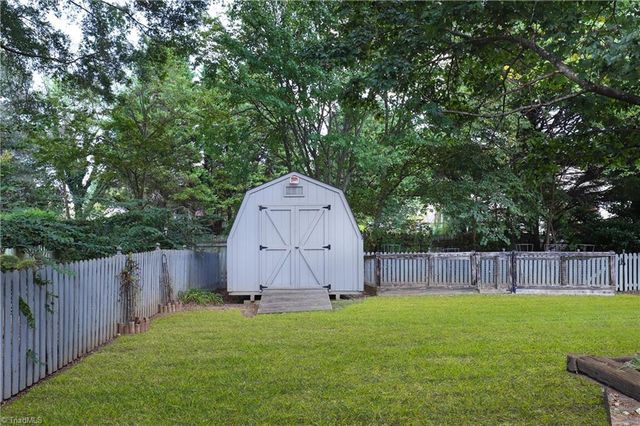 3908 Sandlewood Road, High Point, NC 27265