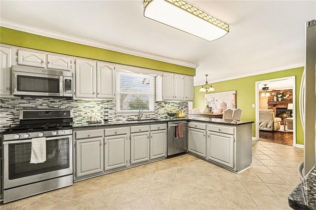 3908 Sandlewood Road, High Point, NC 27265