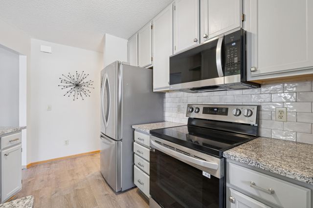 14304 Estates Avenue, Apple Valley, MN 55124