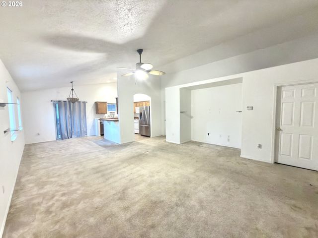 39057 JERGER St, Sandy, OR 97055