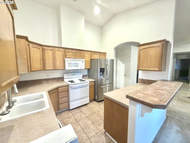 39057 JERGER St, Sandy, OR 97055
