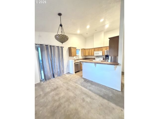 39057 JERGER St, Sandy, OR 97055