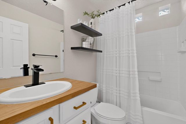 6506 Desert Spirit Road NW, Albuquerque, NM 87114