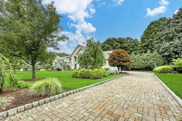 8 Lety Lane, Suffern, NY 10901