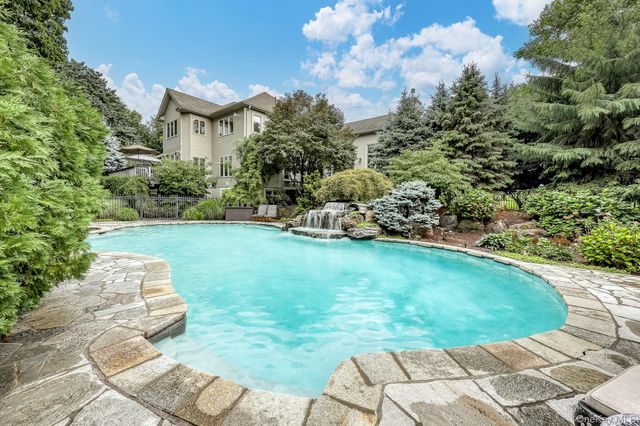 8 Lety Lane, Suffern, NY 10901