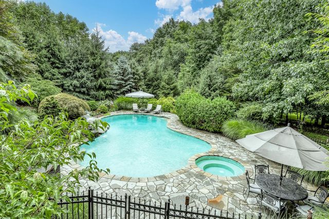 8 Lety Lane, Suffern, NY 10901