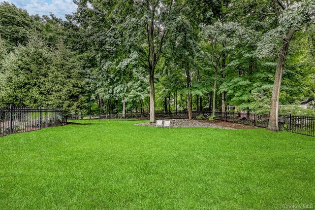 8 Lety Lane, Suffern, NY 10901