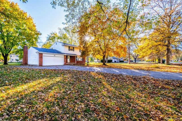 5297 Oaktree Drive, Flint Charter Township, MI 48532