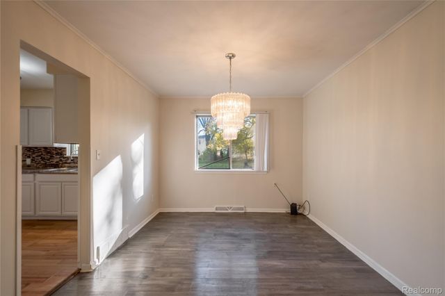 5297 Oaktree Drive, Flint Charter Township, MI 48532