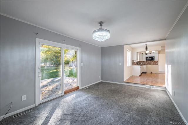5297 Oaktree Drive, Flint Charter Township, MI 48532