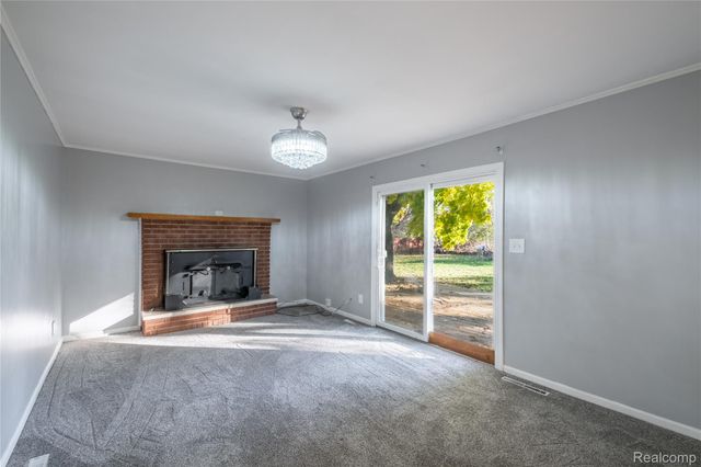 5297 Oaktree Drive, Flint Charter Township, MI 48532